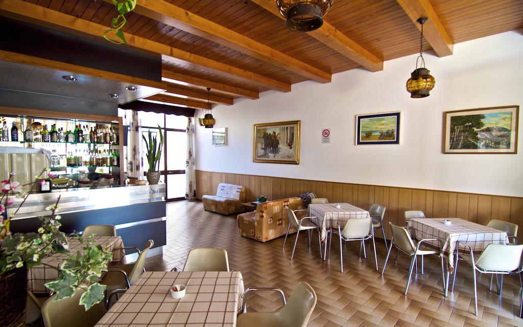 Hotel Villa Tua Riccione Exterior foto